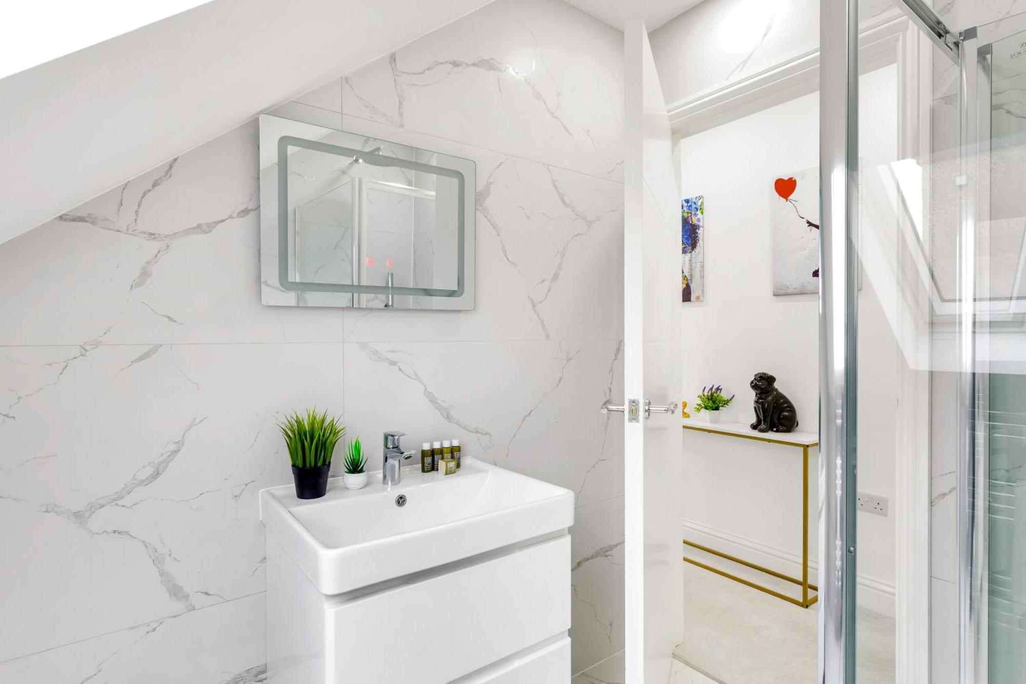 Lux 5 Occupancy Flat Free Parking & Views Londres