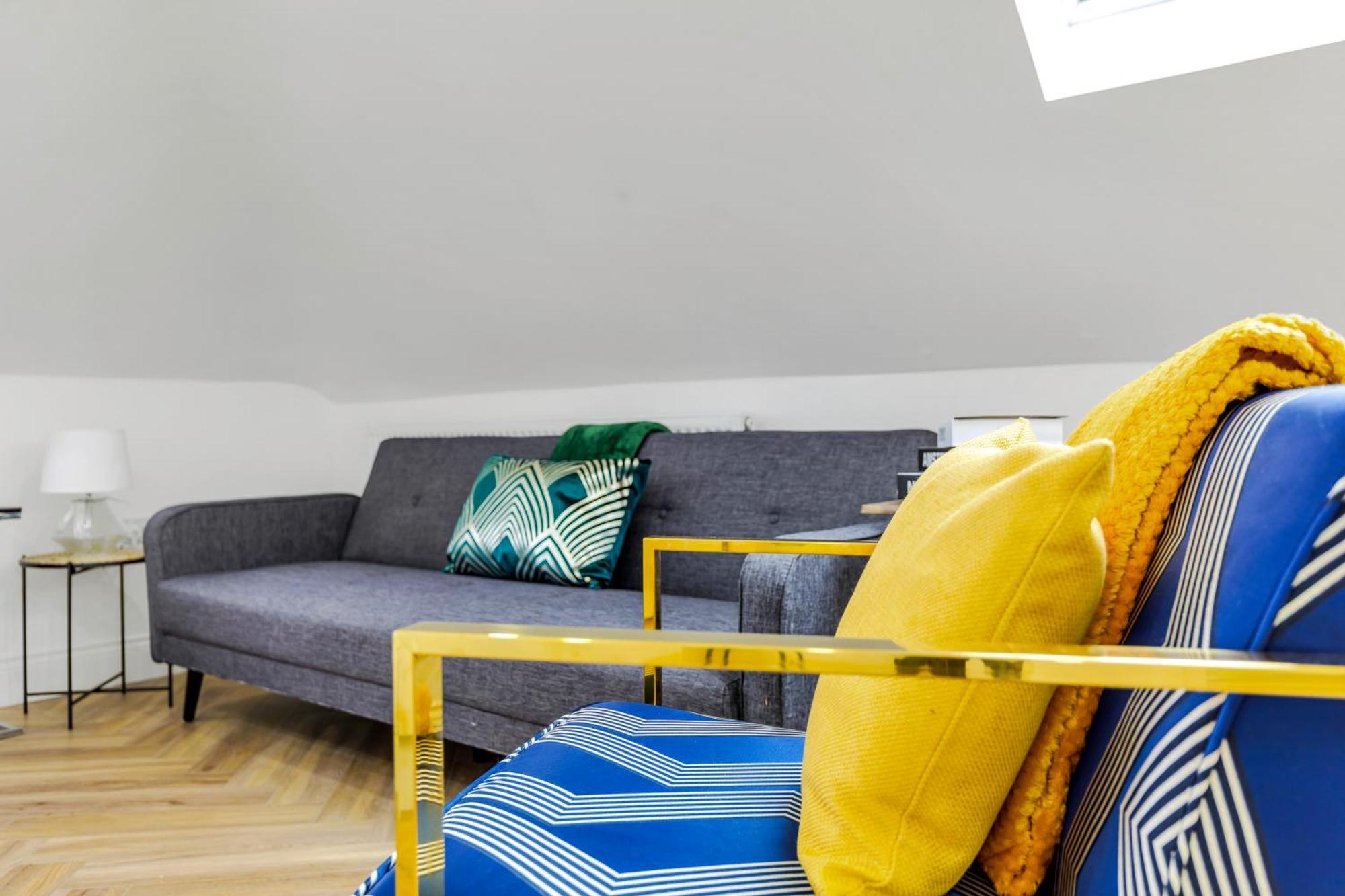 Lux 5 Occupancy Flat Free Parking & Views * London