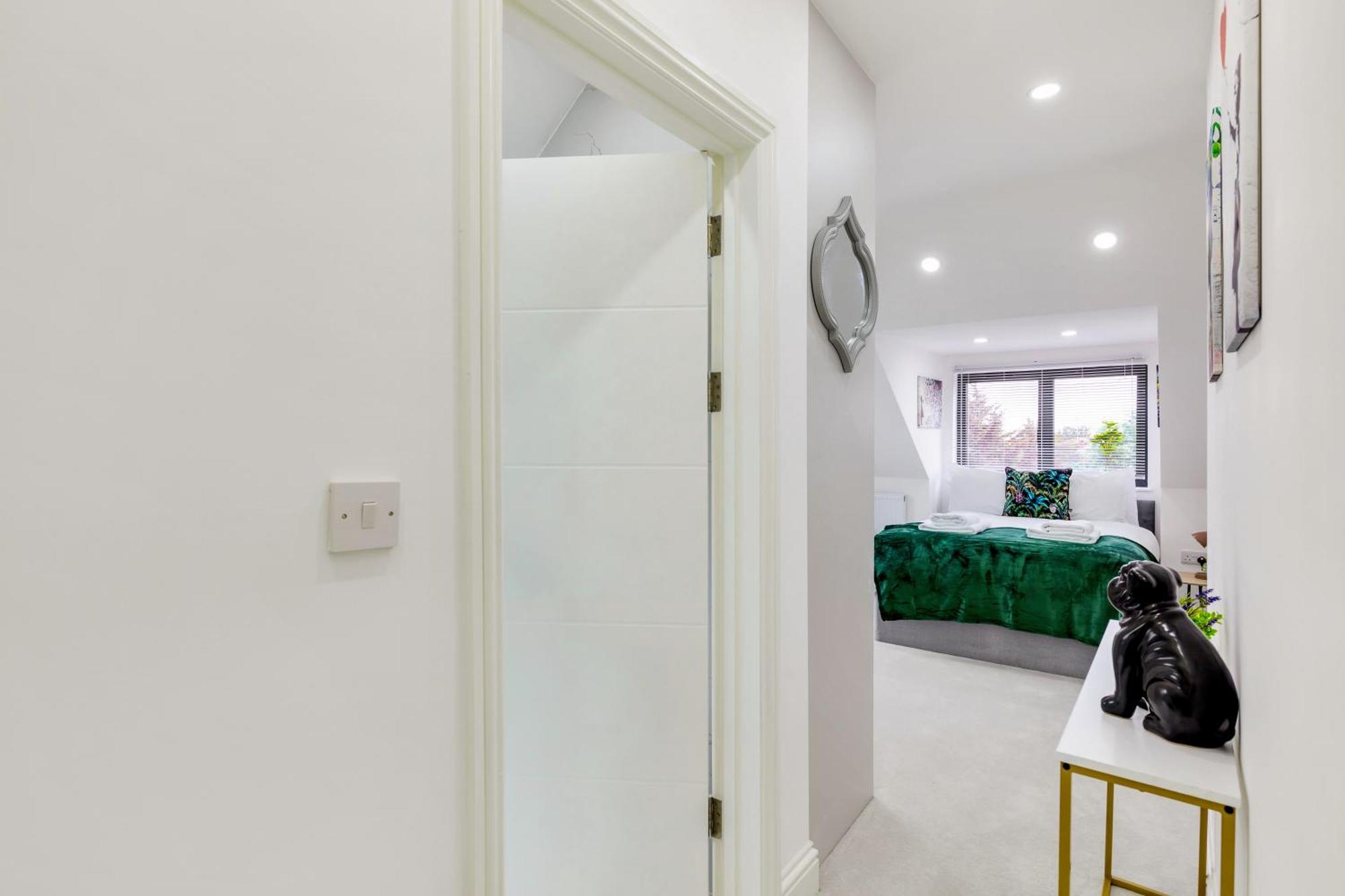 Apartment Lux 5 Occupancy Flat Free Parking & Views London