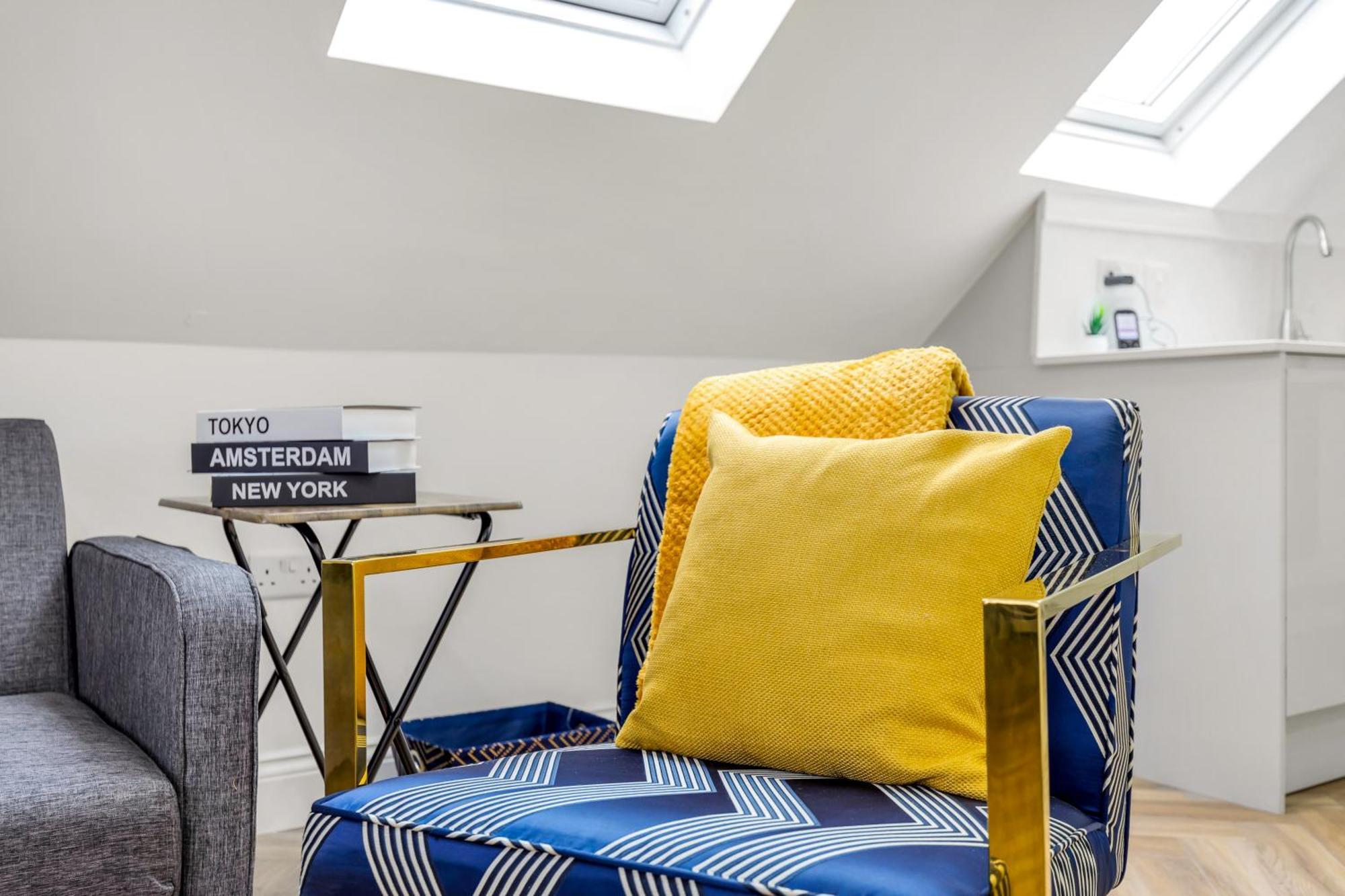Lux 5 Occupancy Flat Free Parking & Views *